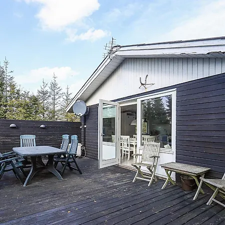 5 Person In Hals-by Traum * Hals