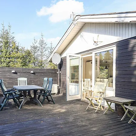 5 Person In Hals-by Traum Hals