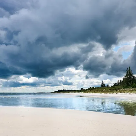 5 Person In Hals-by Traum Hals