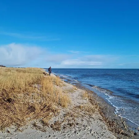 5 Person In Hals-by Traum Hals