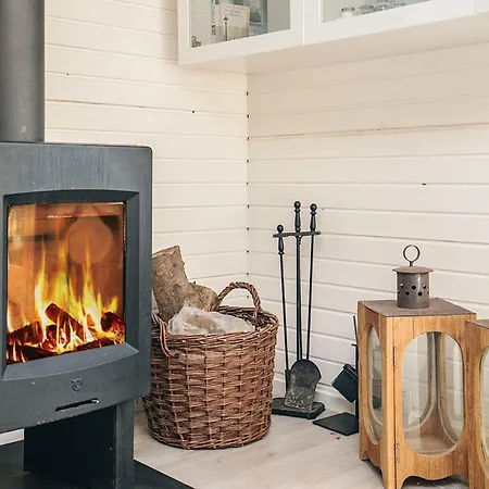 5 Person In Hals-by Traum * Hals