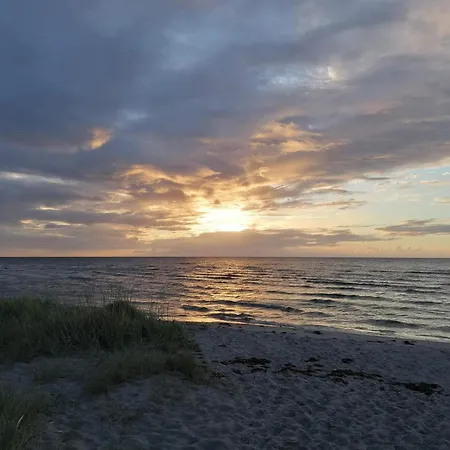 5 Person In Hals-by Traum * Hals